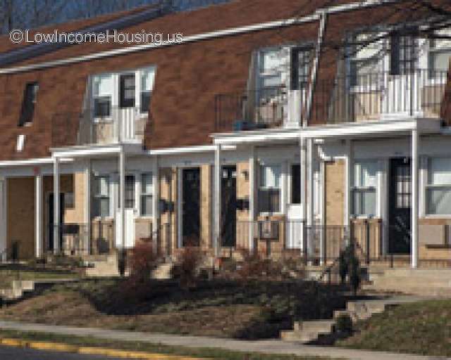 Photograph of row houses with balconies over primary entrance  