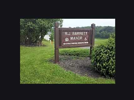 R. J. Barrett Manor