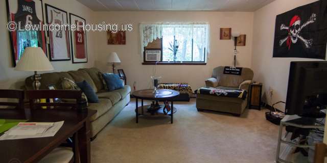 Colonial Oaks Apartments | 149 Colonial Oaks Circle, Beaver Falls, PA