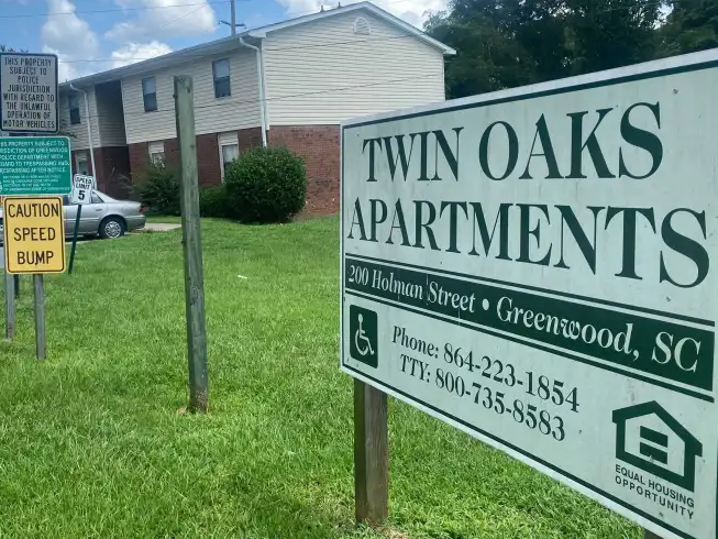 Twin Oaks Apartments 200 7 Holman St Greenwood Sc 29648 Lowincomehousing Us Twin Oaks Apartments 200 7 Holman St Greenwood Sc 29648 Lowincomehousing Us