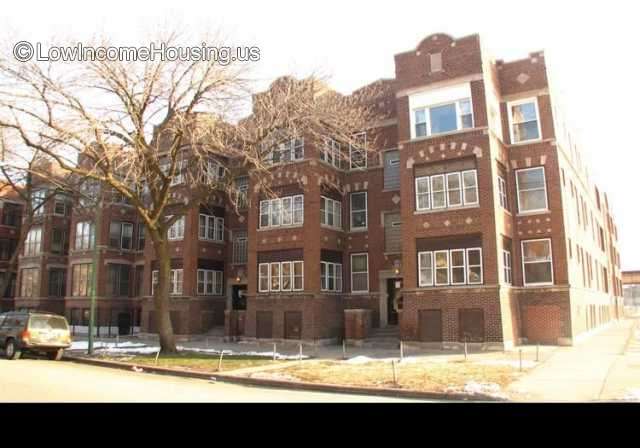 Classic Chicago architectural style with six units served by stairwell. Brilliant sun exposure on east side.  Convenient access to shopping, dining and entertainment facilities.