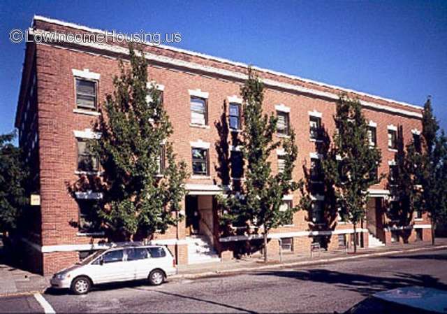 Classic Seattle architecture at the Adams Apartments provide ample curbside parking, easy access to second and third floors. Mature shadiers offer protection from the ample sunlight 