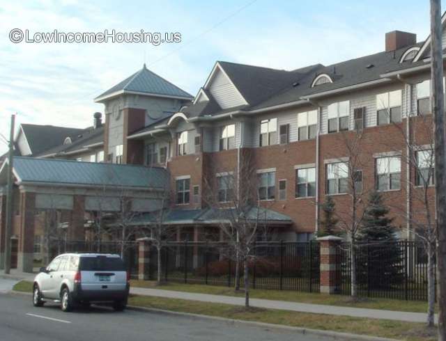 Photograph of 4 story town house apartments with single access to street