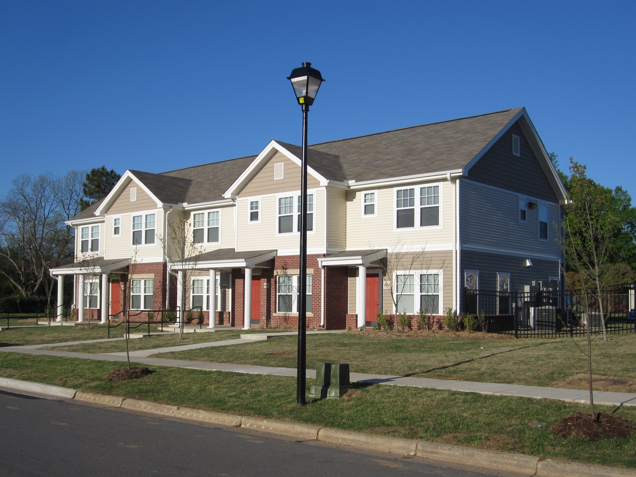 Metropolitan Village and Cumberland Manor Apartments 2801 S. Scott St