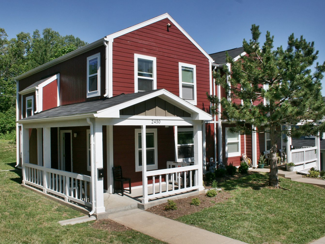 Oakland Heights Apartments MO 2409 Michigan Ave., Kansas City, MO