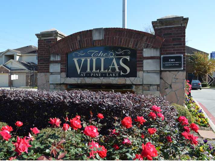 Villas At Pine Lake