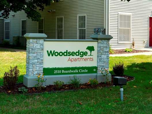 Woodsedge Apartments