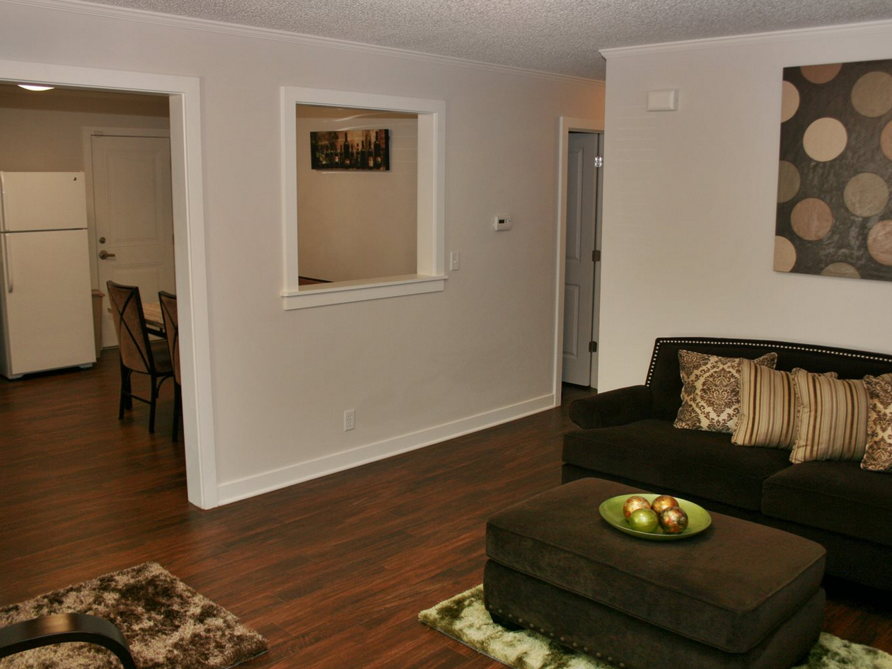 Oakland Heights Apartments MO 2409 Michigan Ave., Kansas City, MO