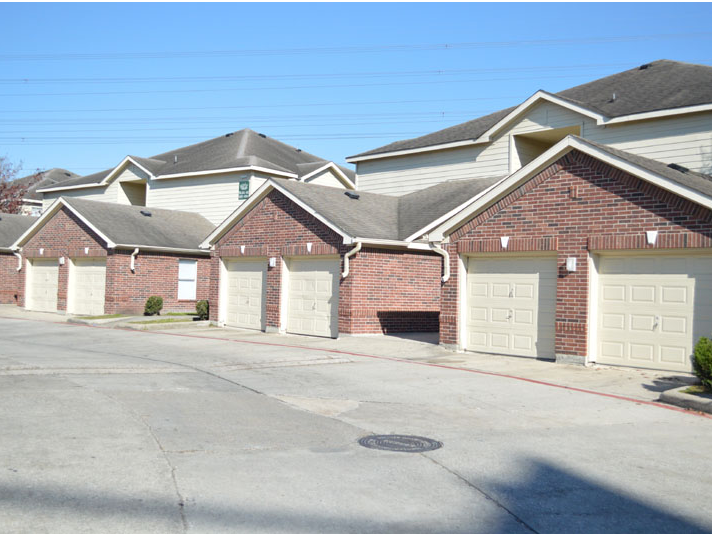 Villas At Pine Lake 5301 N Sam Houston Pkwy E, Houston