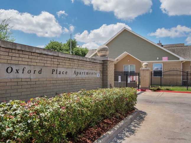 Oxford Place Apartments