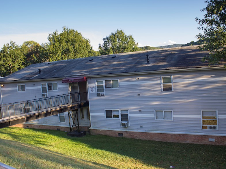 Crescent View Apartments 209 Neel Street, Bluefield, VA 24605